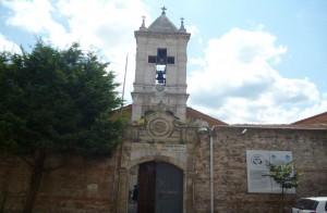 Patrikhane binasının karşısında yer alan, Meryem Ana (Surp Asdvadzadzin) Patriklik Kilisesi